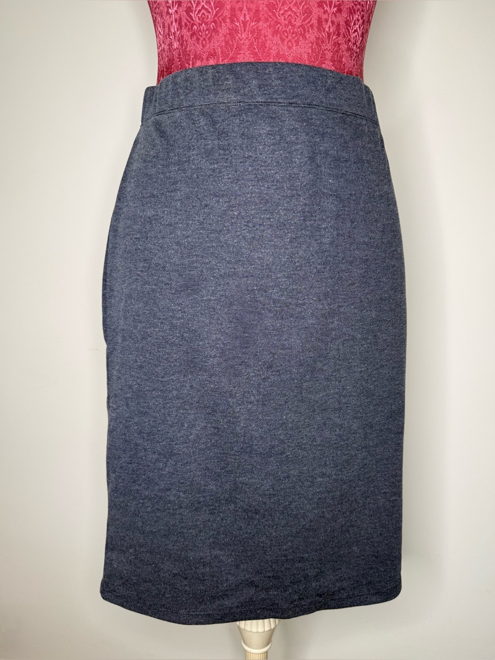 Summer & Sage Classic Navy Knit Pencil Skirt Size Large